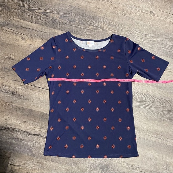 ⭐️4 for $10⭐️ Lularoe Short Sleeve T Shirt. Women’s Large Navy / Red Shirt. - Picture 5 of 9